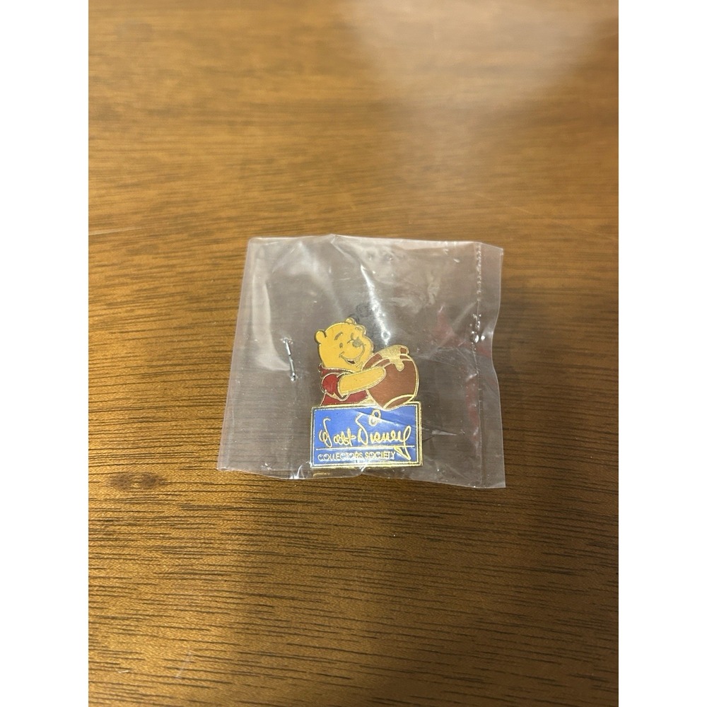 Vintage Walt Disney Collector's Society Winnie the Pooh Enamel Pin New Sealed